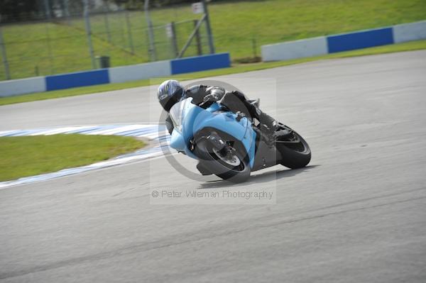 Motorcycle action photographs;Trackday digital images;donington;donington park leicestershire;donington photographs;event digital images;eventdigitalimages;no limits trackday;peter wileman photography;trackday;trackday photos