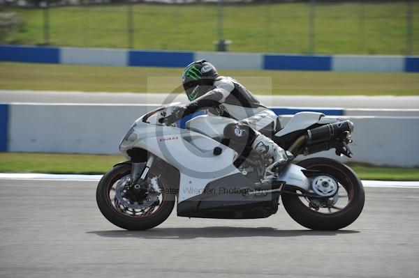 Motorcycle action photographs;Trackday digital images;donington;donington park leicestershire;donington photographs;event digital images;eventdigitalimages;no limits trackday;peter wileman photography;trackday;trackday photos