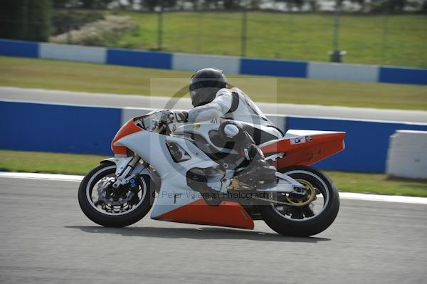 Motorcycle action photographs;Trackday digital images;donington;donington park leicestershire;donington photographs;event digital images;eventdigitalimages;no limits trackday;peter wileman photography;trackday;trackday photos