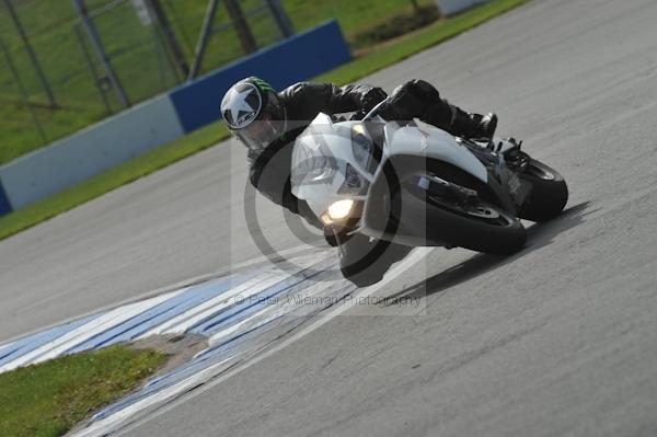 Motorcycle action photographs;Trackday digital images;donington;donington park leicestershire;donington photographs;event digital images;eventdigitalimages;no limits trackday;peter wileman photography;trackday;trackday photos