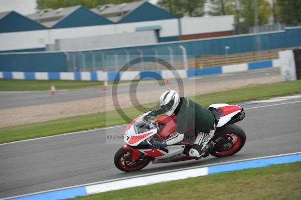 Motorcycle action photographs;Trackday digital images;donington;donington park leicestershire;donington photographs;event digital images;eventdigitalimages;no limits trackday;peter wileman photography;trackday;trackday photos