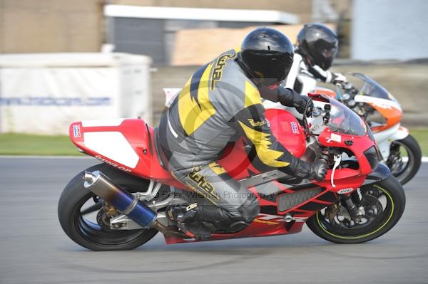 Motorcycle action photographs;Trackday digital images;donington;donington park leicestershire;donington photographs;event digital images;eventdigitalimages;no limits trackday;peter wileman photography;trackday;trackday photos