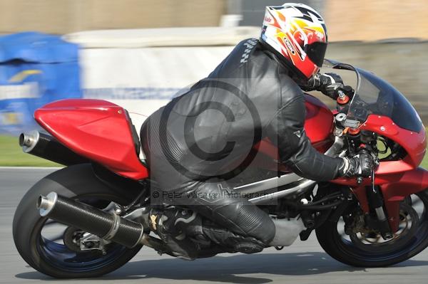 Motorcycle action photographs;Trackday digital images;donington;donington park leicestershire;donington photographs;event digital images;eventdigitalimages;no limits trackday;peter wileman photography;trackday;trackday photos