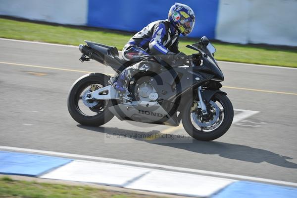 Motorcycle action photographs;Trackday digital images;donington;donington park leicestershire;donington photographs;event digital images;eventdigitalimages;no limits trackday;peter wileman photography;trackday;trackday photos