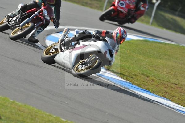 Motorcycle action photographs;Trackday digital images;donington;donington park leicestershire;donington photographs;event digital images;eventdigitalimages;no limits trackday;peter wileman photography;trackday;trackday photos