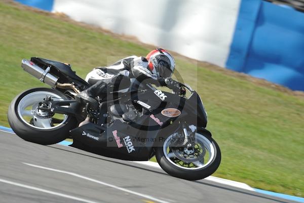 Motorcycle action photographs;Trackday digital images;donington;donington park leicestershire;donington photographs;event digital images;eventdigitalimages;no limits trackday;peter wileman photography;trackday;trackday photos