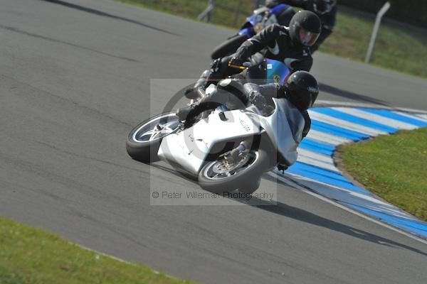 Motorcycle action photographs;Trackday digital images;donington;donington park leicestershire;donington photographs;event digital images;eventdigitalimages;no limits trackday;peter wileman photography;trackday;trackday photos