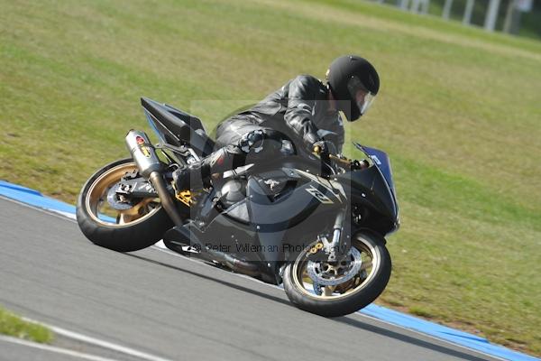 Motorcycle action photographs;Trackday digital images;donington;donington park leicestershire;donington photographs;event digital images;eventdigitalimages;no limits trackday;peter wileman photography;trackday;trackday photos