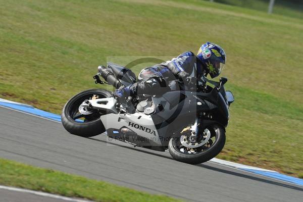 Motorcycle action photographs;Trackday digital images;donington;donington park leicestershire;donington photographs;event digital images;eventdigitalimages;no limits trackday;peter wileman photography;trackday;trackday photos