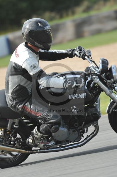Motorcycle action photographs;Trackday digital images;donington;donington park leicestershire;donington photographs;event digital images;eventdigitalimages;no limits trackday;peter wileman photography;trackday;trackday photos