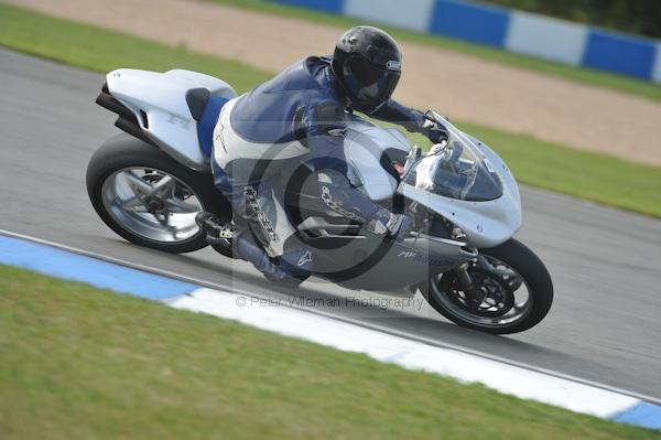Motorcycle action photographs;Trackday digital images;donington;donington park leicestershire;donington photographs;event digital images;eventdigitalimages;no limits trackday;peter wileman photography;trackday;trackday photos