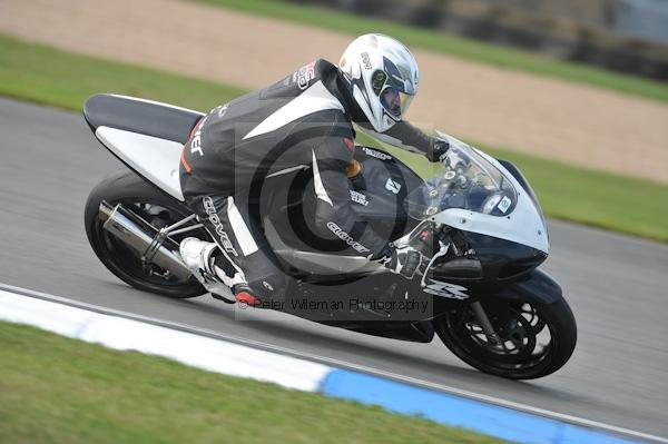 Motorcycle action photographs;Trackday digital images;donington;donington park leicestershire;donington photographs;event digital images;eventdigitalimages;no limits trackday;peter wileman photography;trackday;trackday photos