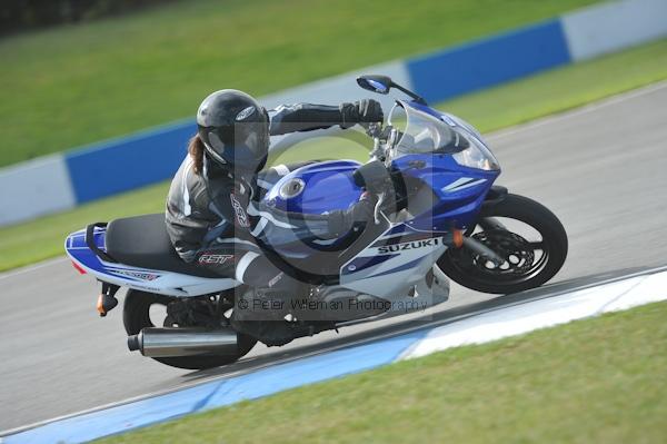 Motorcycle action photographs;Trackday digital images;donington;donington park leicestershire;donington photographs;event digital images;eventdigitalimages;no limits trackday;peter wileman photography;trackday;trackday photos