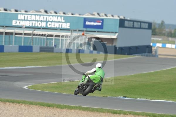 Motorcycle action photographs;Trackday digital images;donington;donington park leicestershire;donington photographs;event digital images;eventdigitalimages;no limits trackday;peter wileman photography;trackday;trackday photos