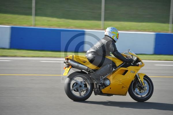 Motorcycle action photographs;Trackday digital images;donington;donington park leicestershire;donington photographs;event digital images;eventdigitalimages;no limits trackday;peter wileman photography;trackday;trackday photos