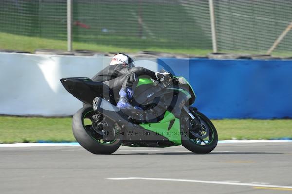 Motorcycle action photographs;Trackday digital images;donington;donington park leicestershire;donington photographs;event digital images;eventdigitalimages;no limits trackday;peter wileman photography;trackday;trackday photos