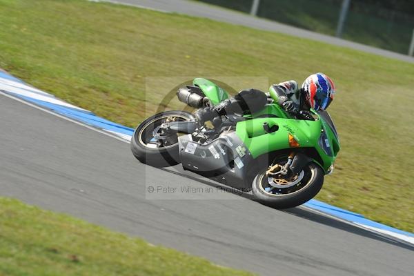 Motorcycle action photographs;Trackday digital images;donington;donington park leicestershire;donington photographs;event digital images;eventdigitalimages;no limits trackday;peter wileman photography;trackday;trackday photos