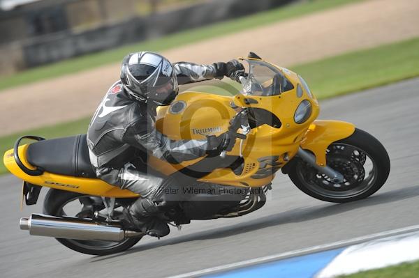 Motorcycle action photographs;Trackday digital images;donington;donington park leicestershire;donington photographs;event digital images;eventdigitalimages;no limits trackday;peter wileman photography;trackday;trackday photos