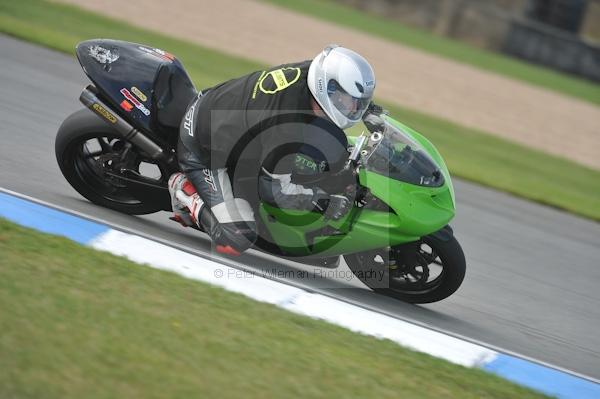 Motorcycle action photographs;Trackday digital images;donington;donington park leicestershire;donington photographs;event digital images;eventdigitalimages;no limits trackday;peter wileman photography;trackday;trackday photos