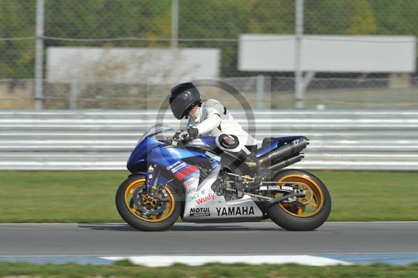 Motorcycle action photographs;Trackday digital images;donington;donington park leicestershire;donington photographs;event digital images;eventdigitalimages;no limits trackday;peter wileman photography;trackday;trackday photos
