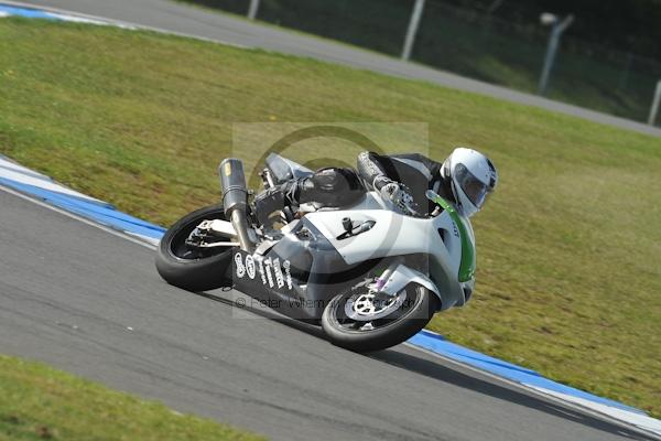 Motorcycle action photographs;Trackday digital images;donington;donington park leicestershire;donington photographs;event digital images;eventdigitalimages;no limits trackday;peter wileman photography;trackday;trackday photos