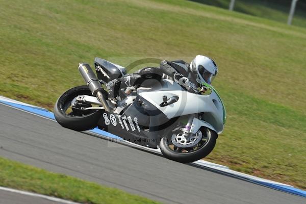 Motorcycle action photographs;Trackday digital images;donington;donington park leicestershire;donington photographs;event digital images;eventdigitalimages;no limits trackday;peter wileman photography;trackday;trackday photos