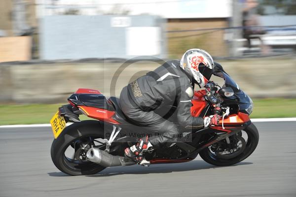 Motorcycle action photographs;Trackday digital images;donington;donington park leicestershire;donington photographs;event digital images;eventdigitalimages;no limits trackday;peter wileman photography;trackday;trackday photos