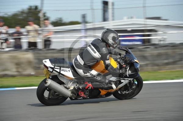 Motorcycle action photographs;Trackday digital images;donington;donington park leicestershire;donington photographs;event digital images;eventdigitalimages;no limits trackday;peter wileman photography;trackday;trackday photos
