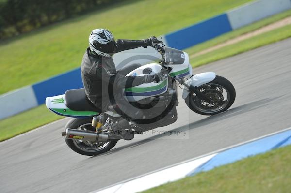 Motorcycle action photographs;Trackday digital images;donington;donington park leicestershire;donington photographs;event digital images;eventdigitalimages;no limits trackday;peter wileman photography;trackday;trackday photos