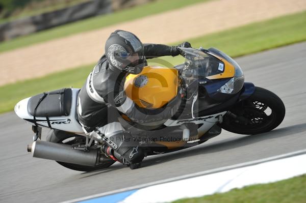 Motorcycle action photographs;Trackday digital images;donington;donington park leicestershire;donington photographs;event digital images;eventdigitalimages;no limits trackday;peter wileman photography;trackday;trackday photos