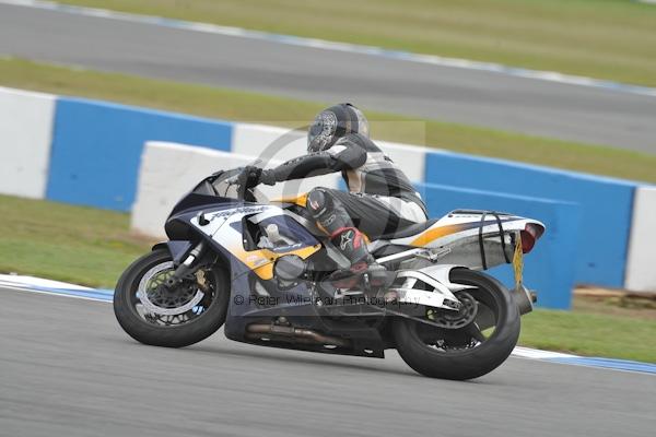 Motorcycle action photographs;Trackday digital images;donington;donington park leicestershire;donington photographs;event digital images;eventdigitalimages;no limits trackday;peter wileman photography;trackday;trackday photos
