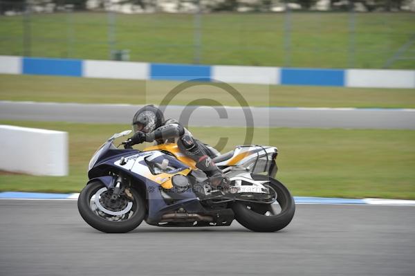 Motorcycle action photographs;Trackday digital images;donington;donington park leicestershire;donington photographs;event digital images;eventdigitalimages;no limits trackday;peter wileman photography;trackday;trackday photos