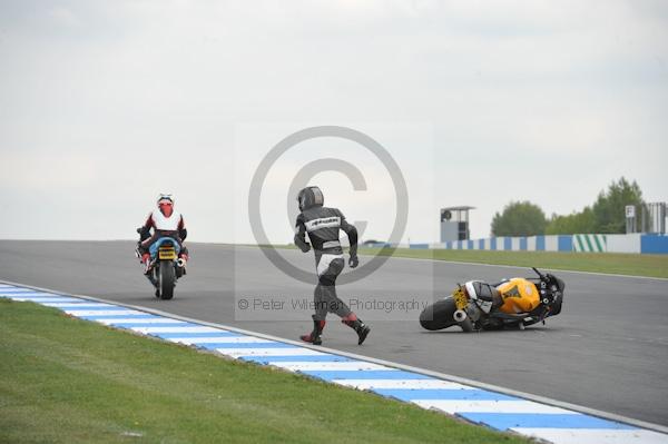 Motorcycle action photographs;Trackday digital images;donington;donington park leicestershire;donington photographs;event digital images;eventdigitalimages;no limits trackday;peter wileman photography;trackday;trackday photos