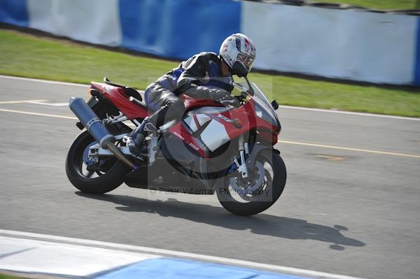 Motorcycle action photographs;Trackday digital images;donington;donington park leicestershire;donington photographs;event digital images;eventdigitalimages;no limits trackday;peter wileman photography;trackday;trackday photos