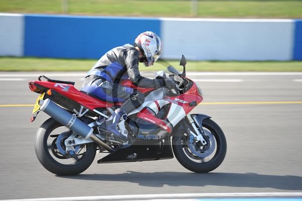 Motorcycle action photographs;Trackday digital images;donington;donington park leicestershire;donington photographs;event digital images;eventdigitalimages;no limits trackday;peter wileman photography;trackday;trackday photos