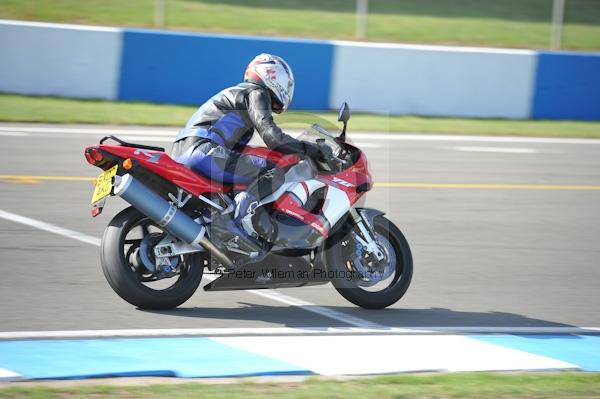 Motorcycle action photographs;Trackday digital images;donington;donington park leicestershire;donington photographs;event digital images;eventdigitalimages;no limits trackday;peter wileman photography;trackday;trackday photos