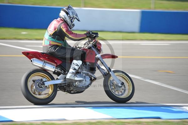 Motorcycle action photographs;Trackday digital images;donington;donington park leicestershire;donington photographs;event digital images;eventdigitalimages;no limits trackday;peter wileman photography;trackday;trackday photos