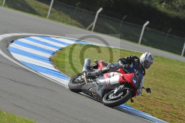 Motorcycle action photographs;Trackday digital images;donington;donington park leicestershire;donington photographs;event digital images;eventdigitalimages;no limits trackday;peter wileman photography;trackday;trackday photos