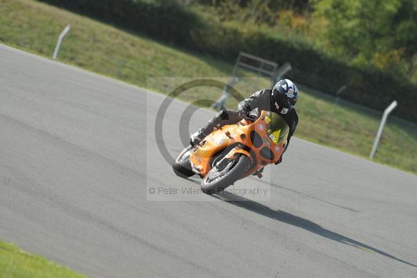 Motorcycle action photographs;Trackday digital images;donington;donington park leicestershire;donington photographs;event digital images;eventdigitalimages;no limits trackday;peter wileman photography;trackday;trackday photos