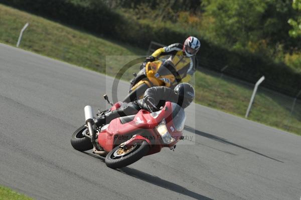 Motorcycle action photographs;Trackday digital images;donington;donington park leicestershire;donington photographs;event digital images;eventdigitalimages;no limits trackday;peter wileman photography;trackday;trackday photos