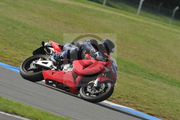Motorcycle action photographs;Trackday digital images;donington;donington park leicestershire;donington photographs;event digital images;eventdigitalimages;no limits trackday;peter wileman photography;trackday;trackday photos