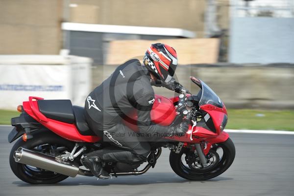 Motorcycle action photographs;Trackday digital images;donington;donington park leicestershire;donington photographs;event digital images;eventdigitalimages;no limits trackday;peter wileman photography;trackday;trackday photos