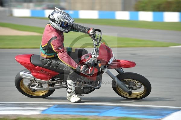 Motorcycle action photographs;Trackday digital images;donington;donington park leicestershire;donington photographs;event digital images;eventdigitalimages;no limits trackday;peter wileman photography;trackday;trackday photos