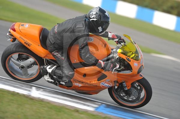 Motorcycle action photographs;Trackday digital images;donington;donington park leicestershire;donington photographs;event digital images;eventdigitalimages;no limits trackday;peter wileman photography;trackday;trackday photos