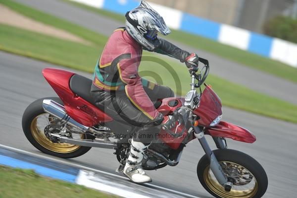 Motorcycle action photographs;Trackday digital images;donington;donington park leicestershire;donington photographs;event digital images;eventdigitalimages;no limits trackday;peter wileman photography;trackday;trackday photos