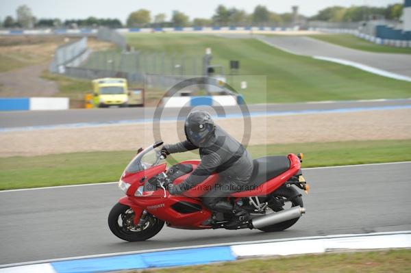 Motorcycle action photographs;Trackday digital images;donington;donington park leicestershire;donington photographs;event digital images;eventdigitalimages;no limits trackday;peter wileman photography;trackday;trackday photos
