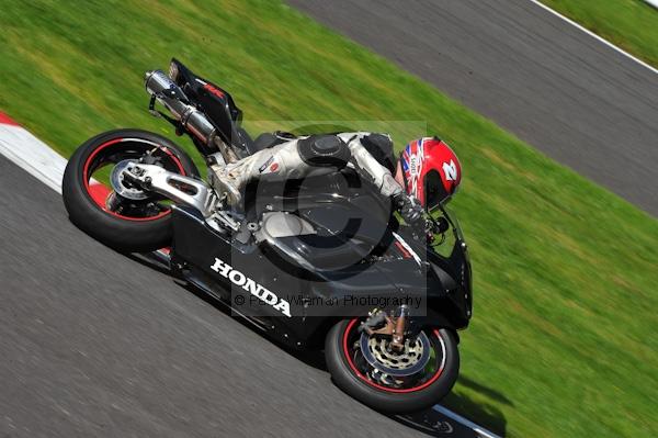 Motorcycle action photographs;Trackday digital images;cadwell;cadwell park photographs;event digital images;eventdigitalimages;motor racing louth lincolnshire;no limits trackday;peter wileman photography;trackday;trackday photos