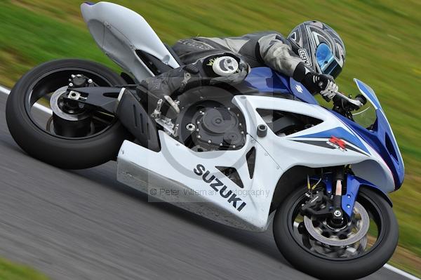 Motorcycle action photographs;Trackday digital images;cadwell;cadwell park photographs;event digital images;eventdigitalimages;motor racing louth lincolnshire;no limits trackday;peter wileman photography;trackday;trackday photos