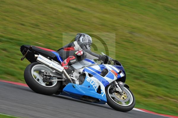 Motorcycle action photographs;Trackday digital images;cadwell;cadwell park photographs;event digital images;eventdigitalimages;motor racing louth lincolnshire;no limits trackday;peter wileman photography;trackday;trackday photos