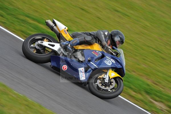 Motorcycle action photographs;Trackday digital images;cadwell;cadwell park photographs;event digital images;eventdigitalimages;motor racing louth lincolnshire;no limits trackday;peter wileman photography;trackday;trackday photos